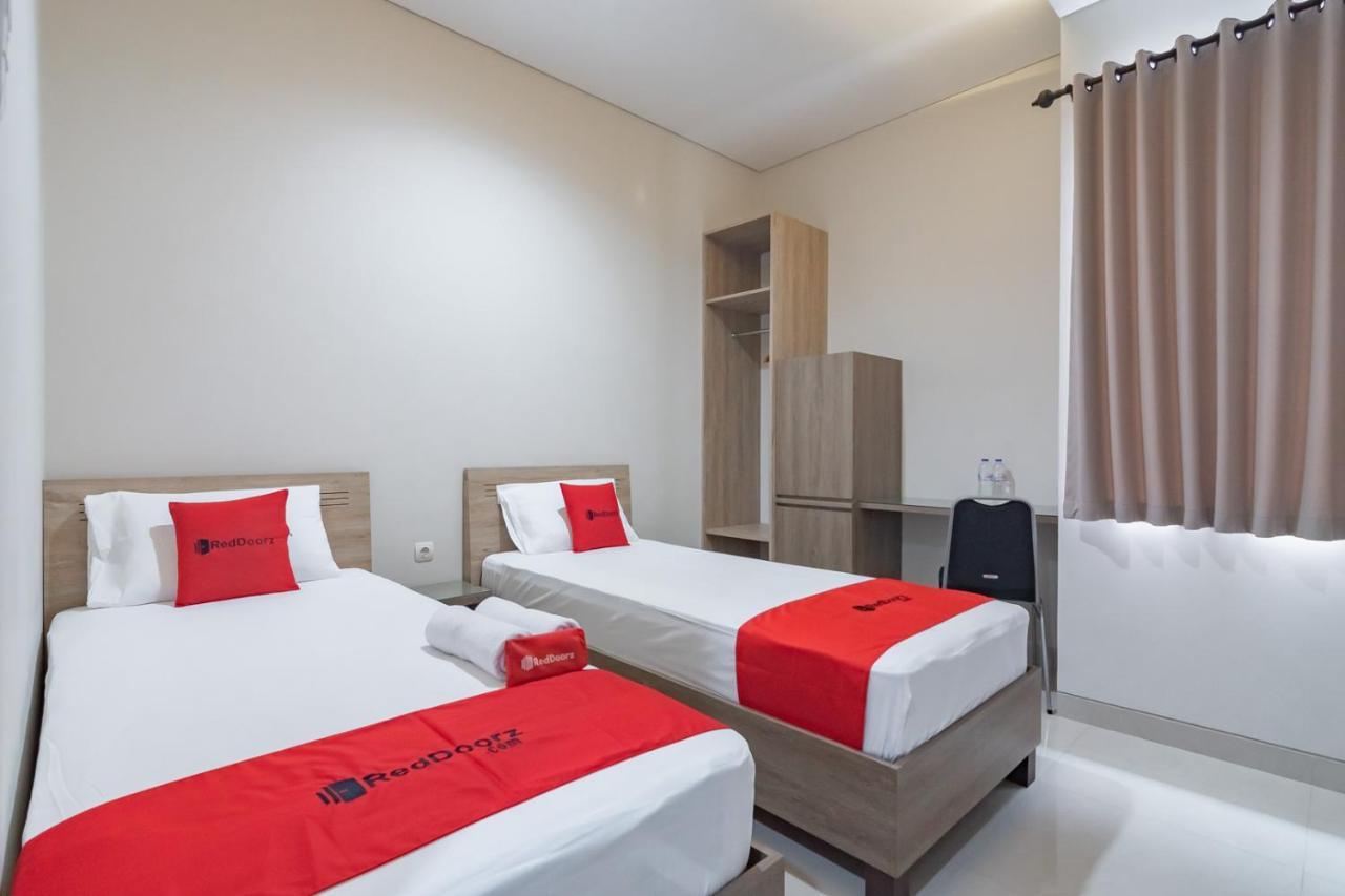 Reddoorz Plus @ Cirebon City Center エクステリア 写真